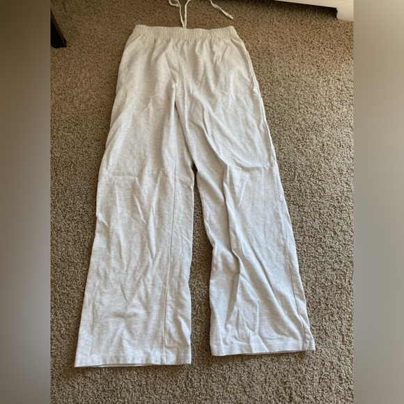 Brandy Melville Pants - Light grey Brandy Melville Sweatpants